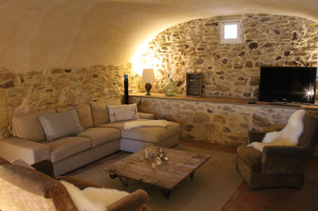 Mas Les Romarins, 10 Min D'Uzes, Piscine Et Grand Jardin Clos, Jeux, Nid De Repos Et Base Pour Activites Dans Le Gard (Adults Only) Zewnętrze zdjęcie