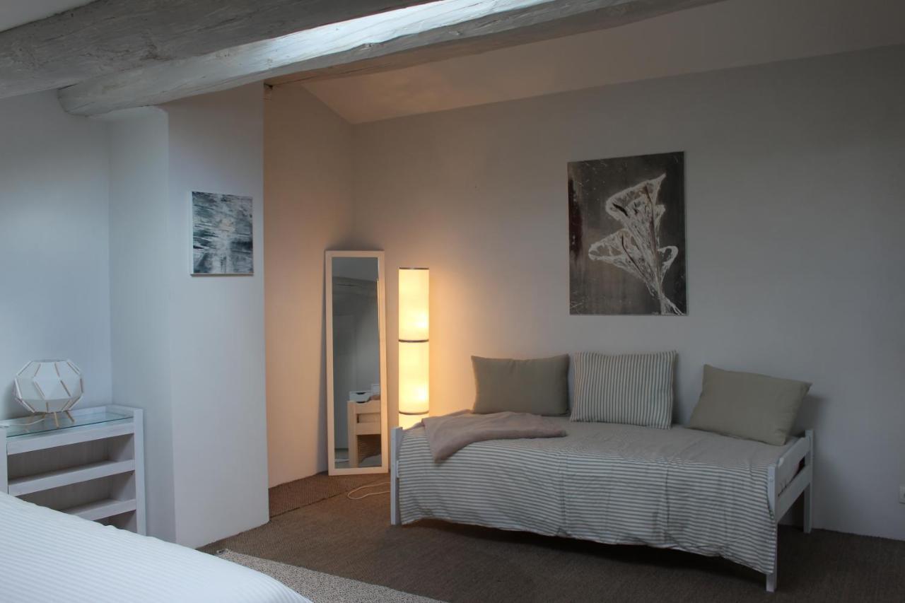 Mas Les Romarins, 10 Min D'Uzes, Piscine Et Grand Jardin Clos, Jeux, Nid De Repos Et Base Pour Activites Dans Le Gard (Adults Only) Zewnętrze zdjęcie
